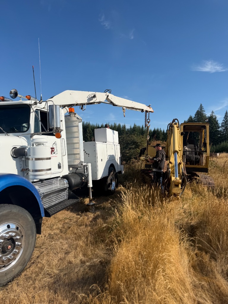JTF Mobile Repair heavy crane service truck lifting excavator hydraulic boom and cylinder on-site in Oregon field